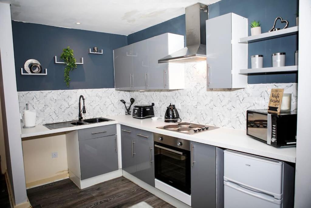 Stylish Two-Bedroom Salford Quays Apartment Manchester Exterior foto